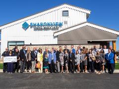 image of Simpsonville community and Sharonview staff at branch ribbon cutting